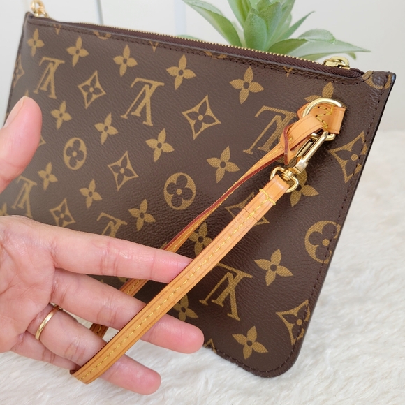 🍁 LOUIS VUITTON Neverfull Monogram GM/MM Clutch/ Wristlet/ Crossbody - Picture 7 of 16